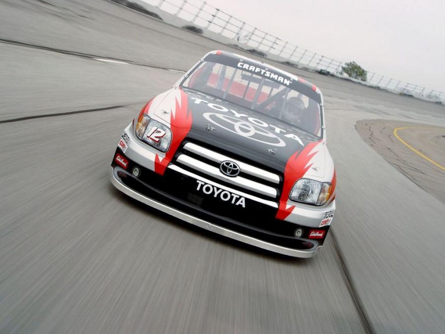  Toyota Tundra NASCAR Craftsman Series Truck by TRD 2004 года  (фото 11 из 12)
